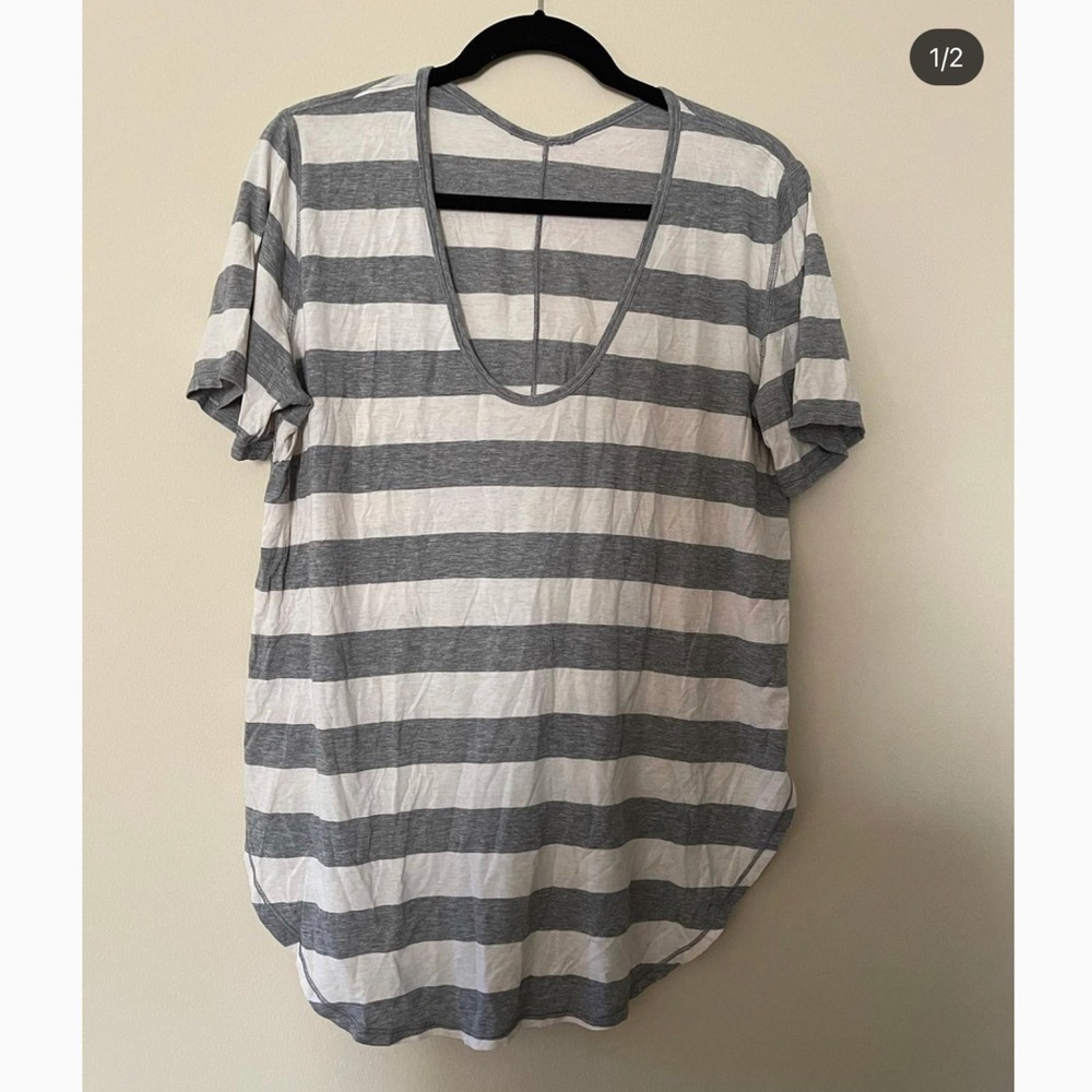 Lululemon scoop t-shirt, EUC, size 6/8